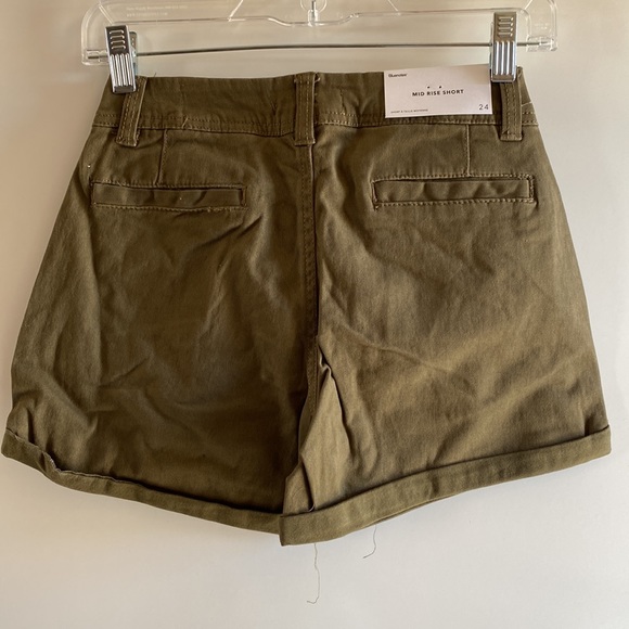 New Vintage Folded Hem Mid Rise Shorts 💜 - Picture 5 of 5